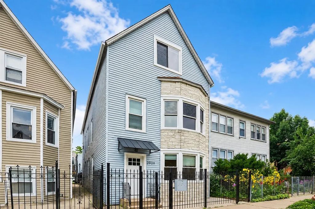 2909 N Ridgeway Avenue 2, Chicago