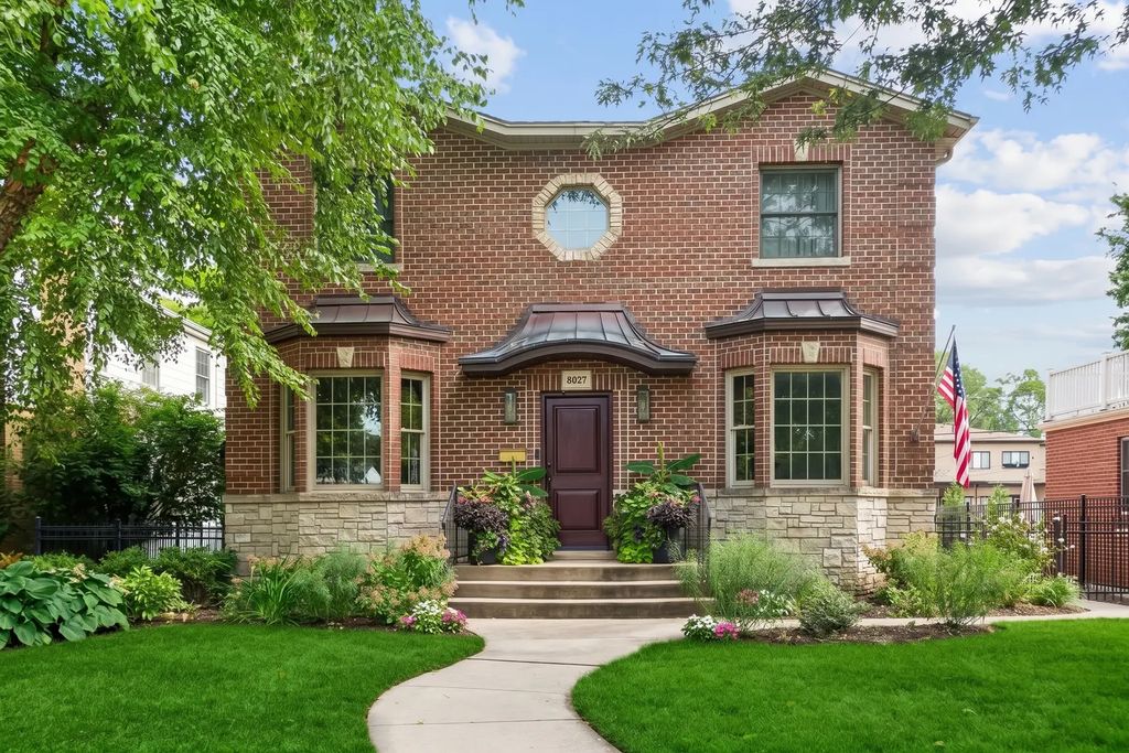 8027 Long Avenue, Skokie