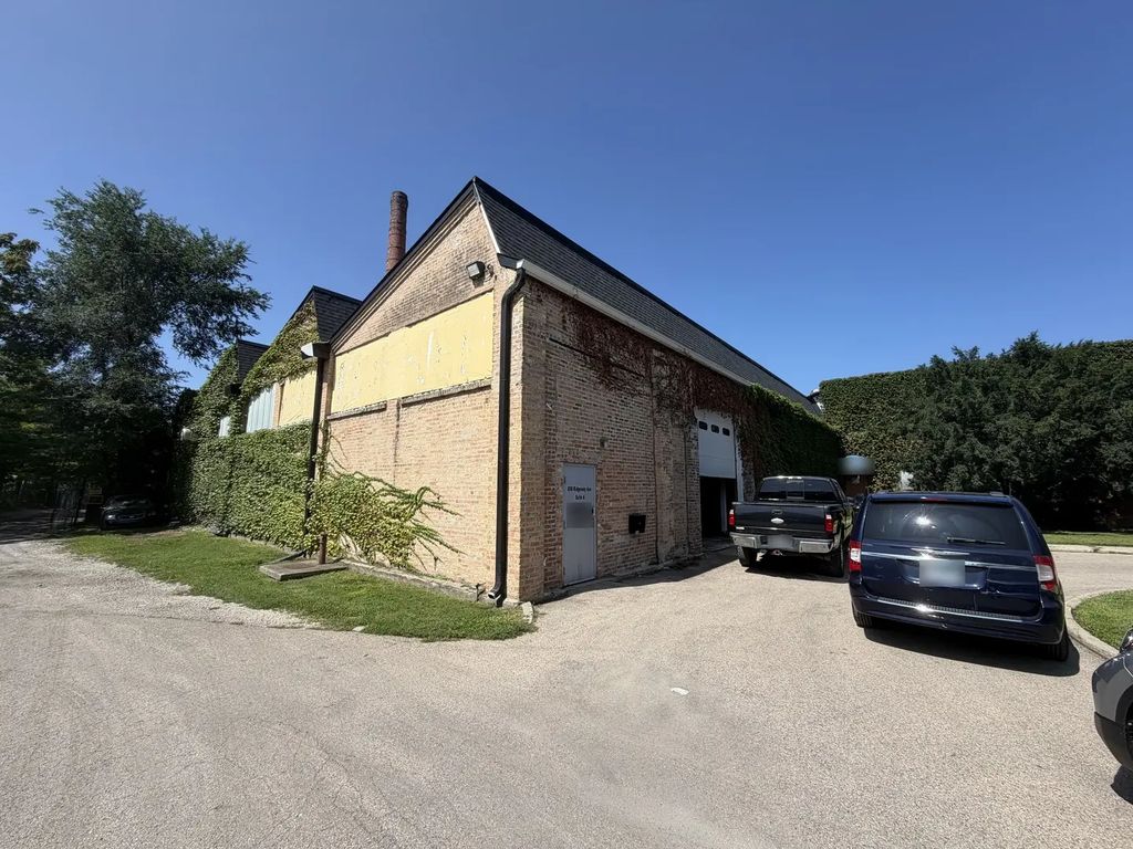 850 Ridgeway Avenue A, Aurora