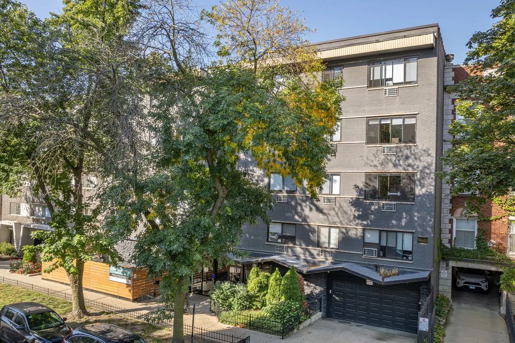 6134 N Kenmore Avenue 409, Chicago