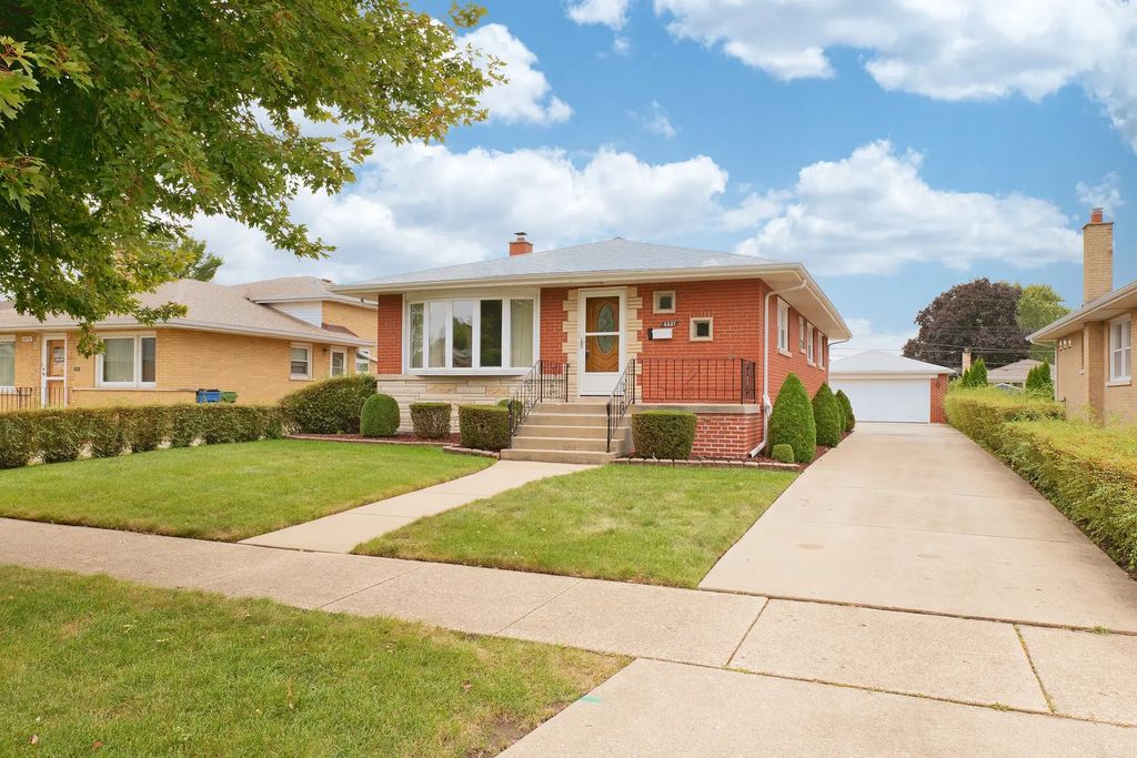 4537 W 100th Place, Oak Lawn