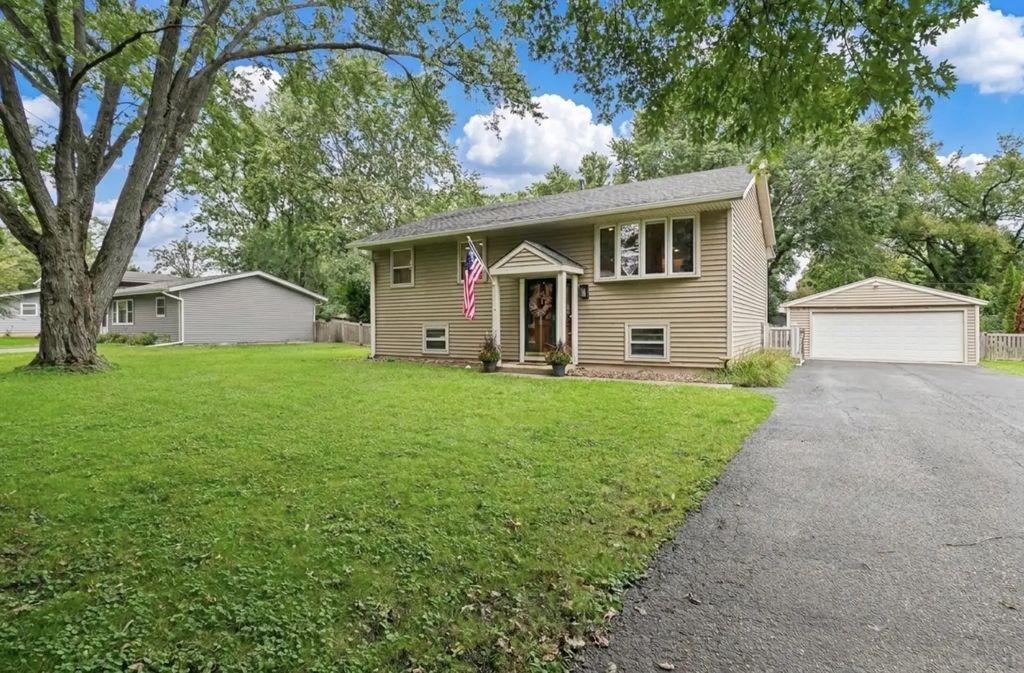 15670 W Sprucewood Lane, Libertyville
