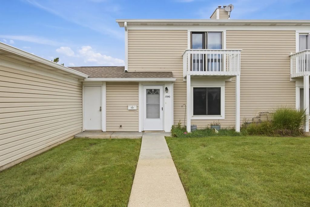 1590 Cornell Circle 1, Hoffman Estates