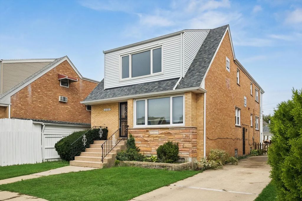 6122 W Leland Avenue 2, Chicago