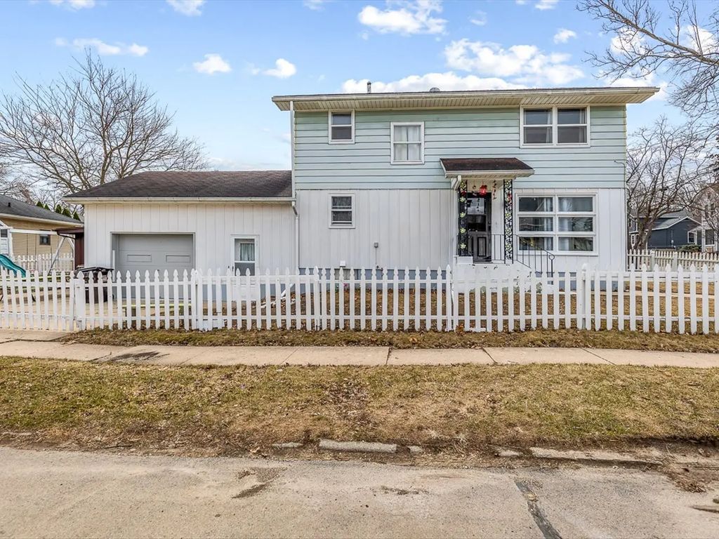 317 N Grove Avenue, Freeport