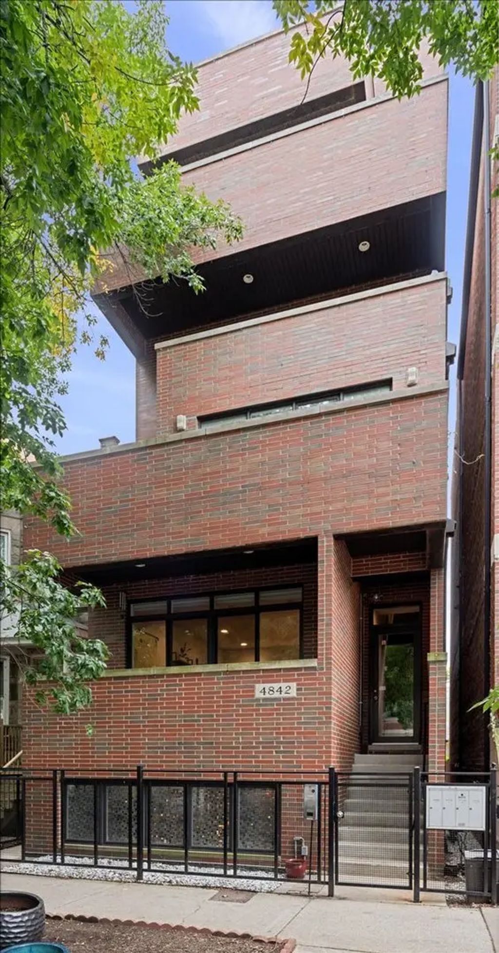 4842 N Damen Avenue 1, Chicago