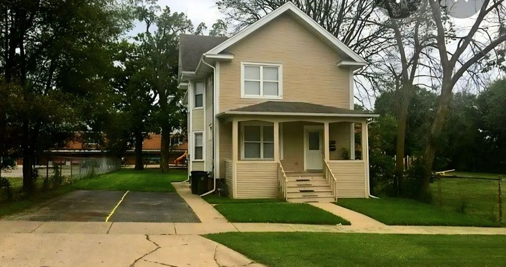 525 South Avenue, Waukegan