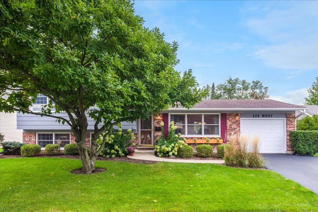 121 W Suffield Drive, Arlington Heights