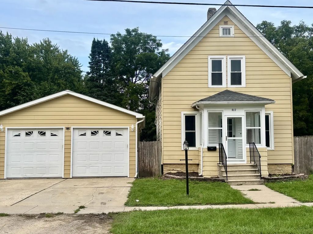 817 Chicago Street, Belvidere