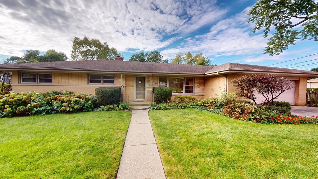 1105 W Grove Street, Arlington Heights