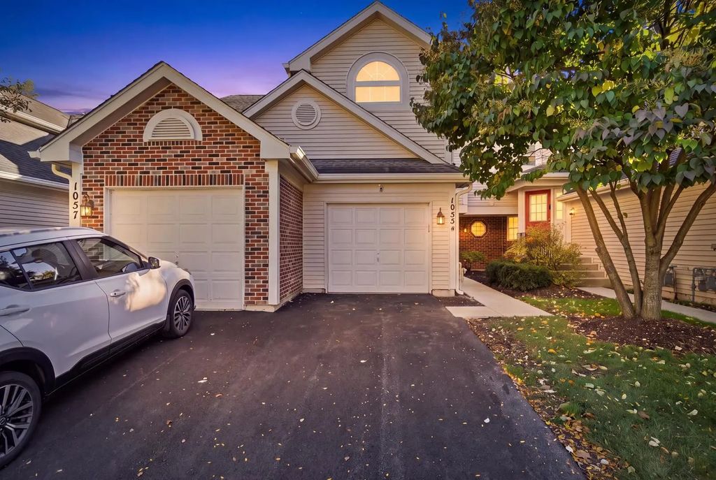 1055 Woodhill Court, Elgin