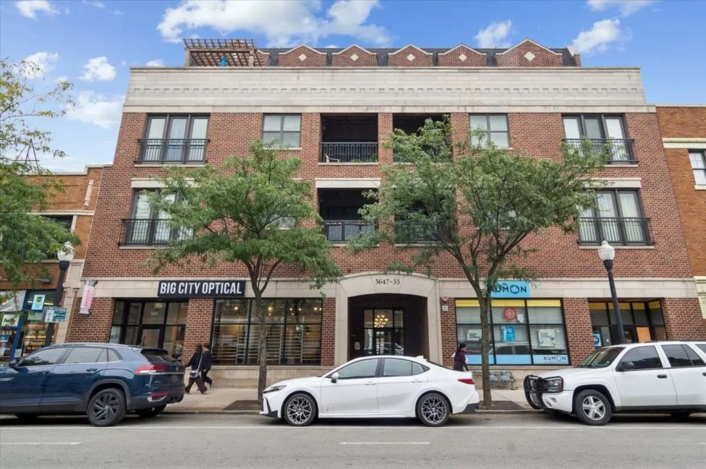 5647 N Clark Street 402, Chicago