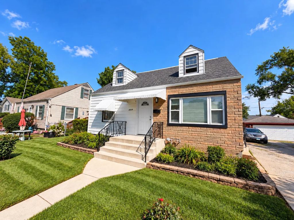 1819 Seymour Avenue, North Chicago