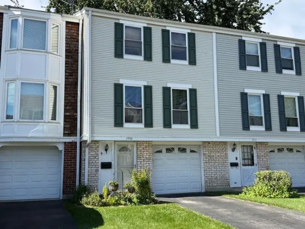 1990 Oxford Lane, Hoffman Estates