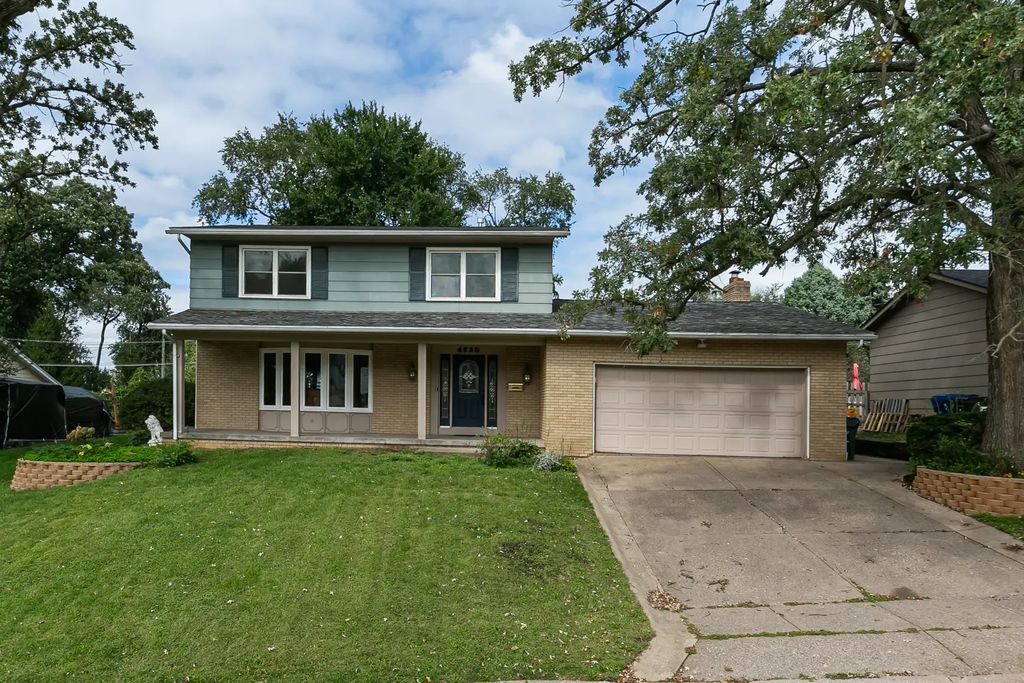 4520 Canterbury Lane, Davenport