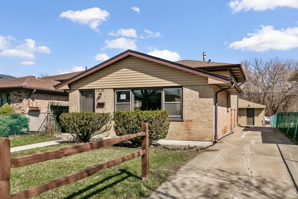 14129 S Hoxie Avenue, Burnham