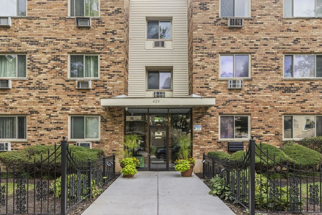 420 S Home Avenue 109n, Oak Park