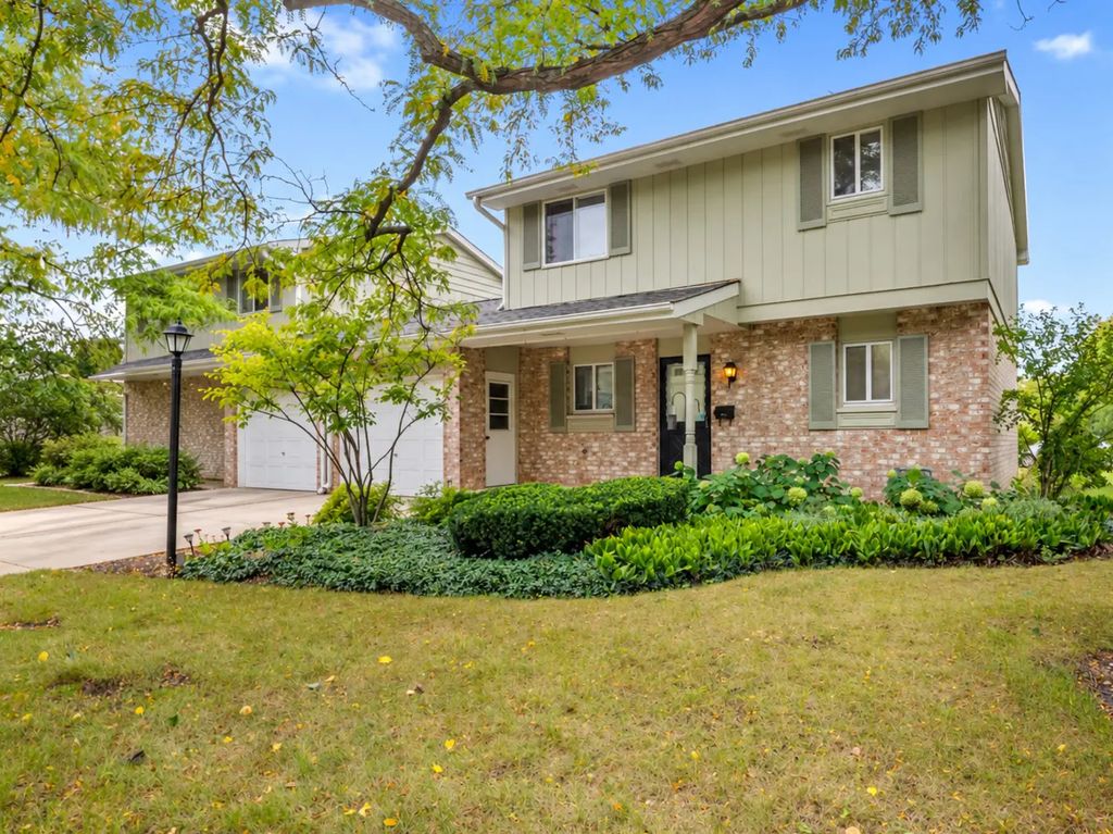 1502 Johnstown Court, Wheaton