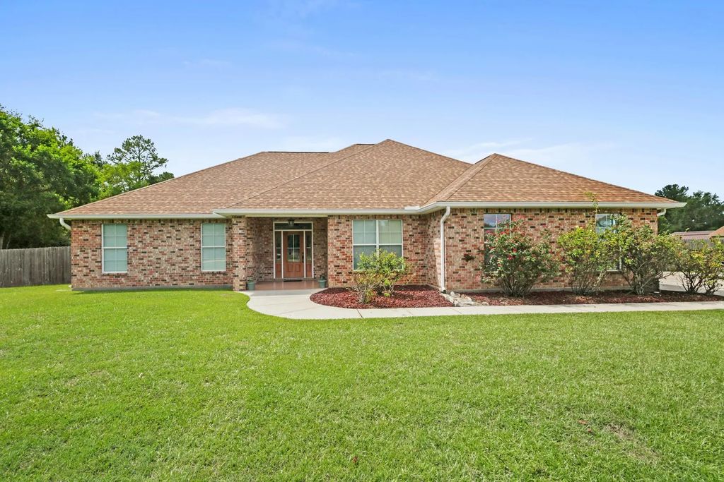 12231 E Pointe Drive, Picayune