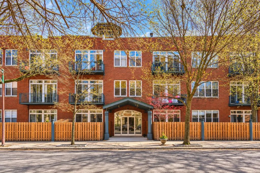2333 W St. Paul Avenue 200, Chicago