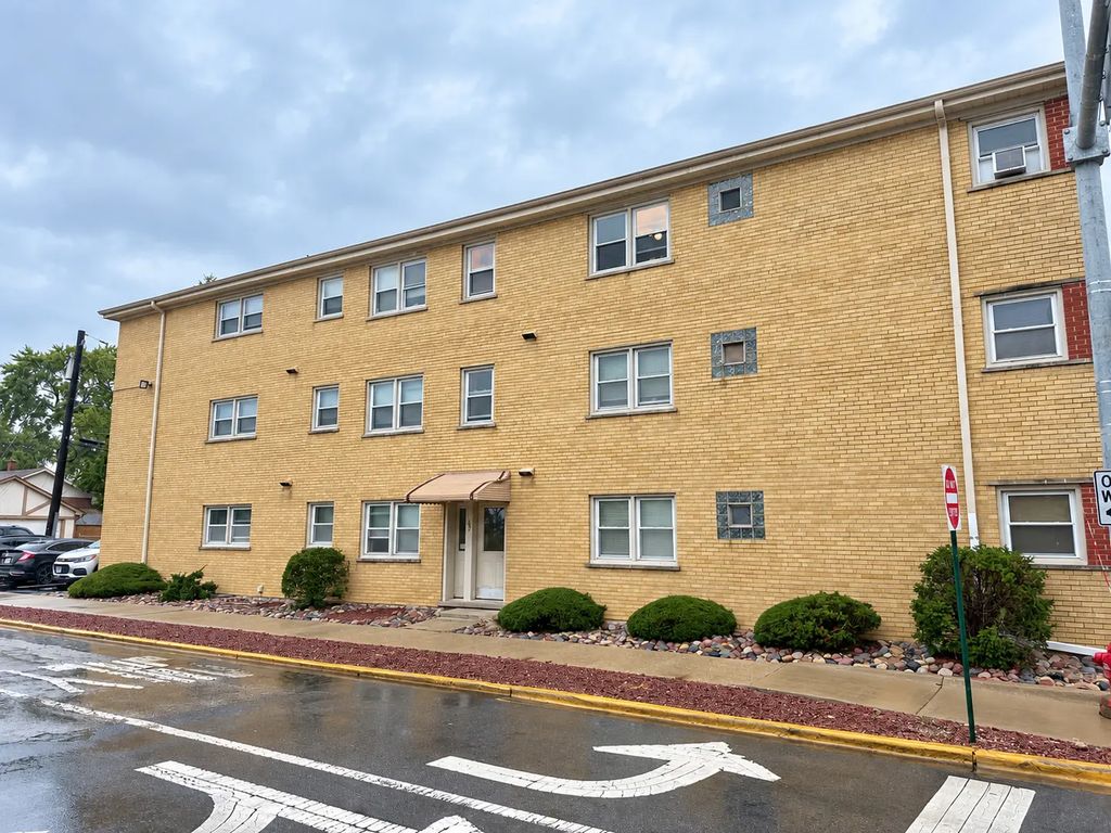 1543 Harlem Avenue 3w, Forest Park