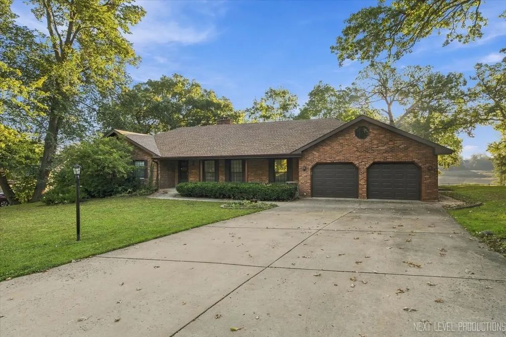 6s383 Shagbark Lane, Aurora