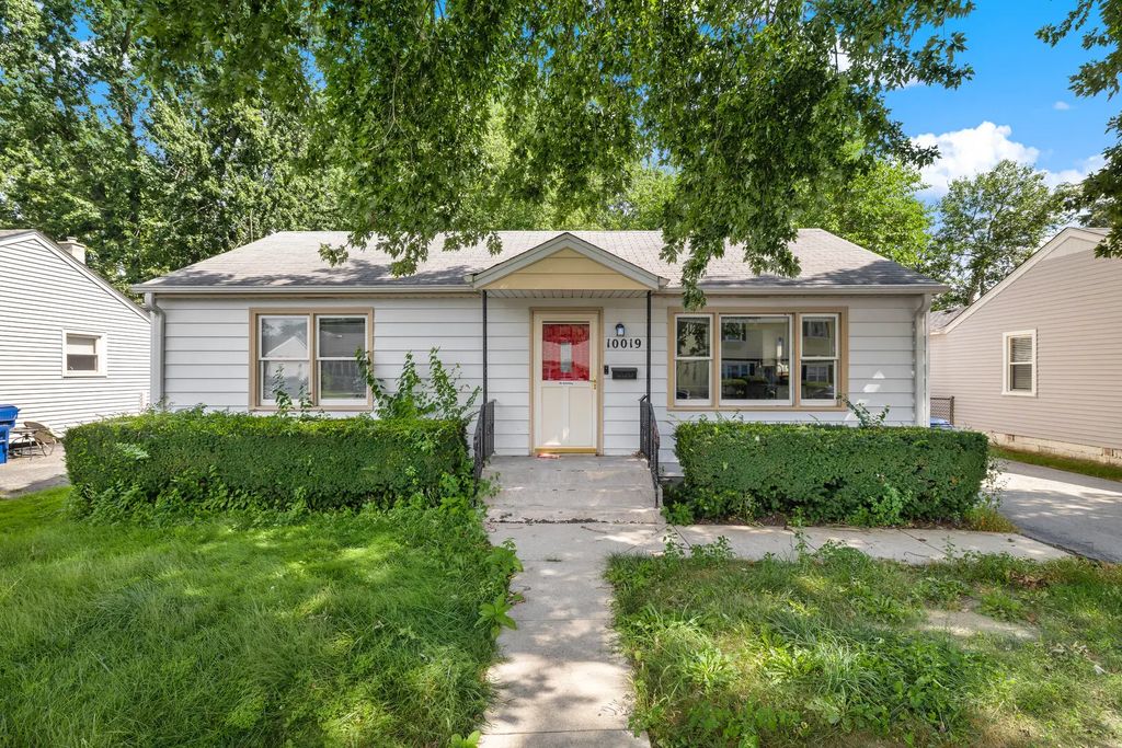 10019 S Tripp Avenue, Oak Lawn