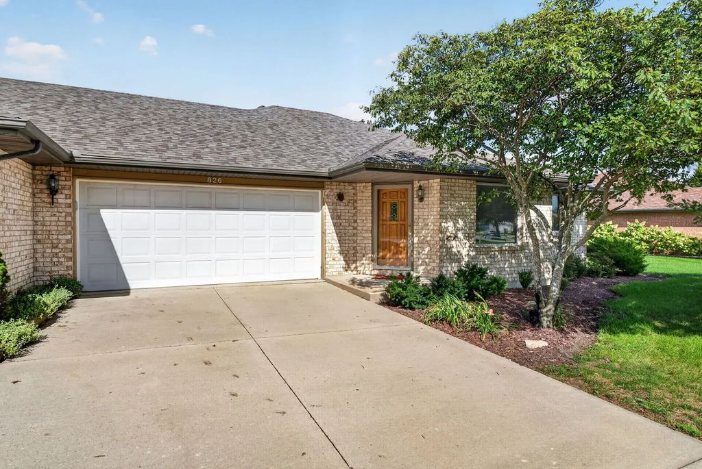 826 S Edgewater Drive, Morris