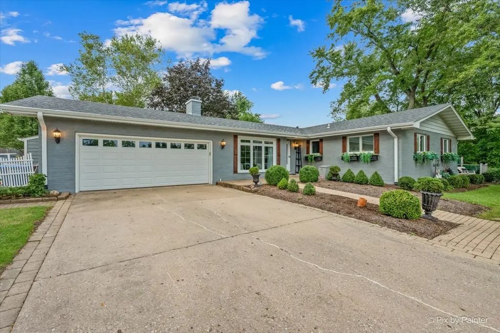 39w440 Campton Hills Drive, Campton Hills