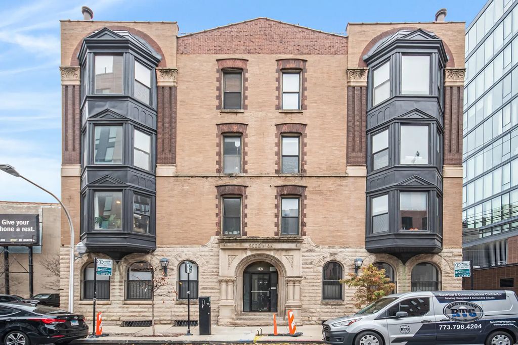 747 N Sedgwick Street 4rs, Chicago