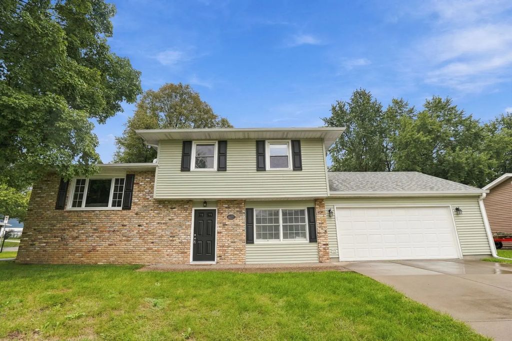 4657 N Sturdevant Street, Davenport