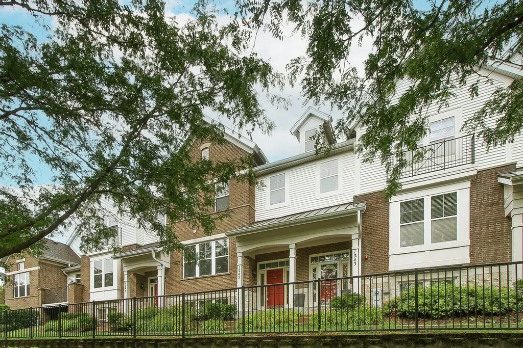 1245 Tuscany Drive, Streamwood