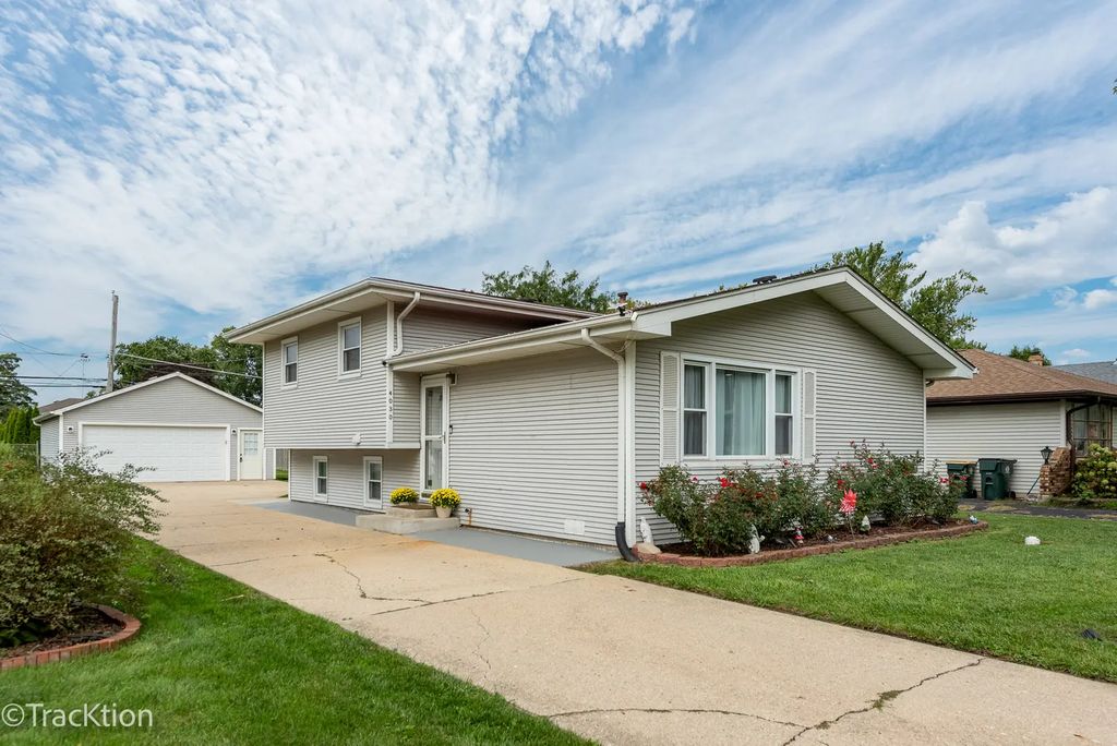 4030 N Adams Street, Westmont