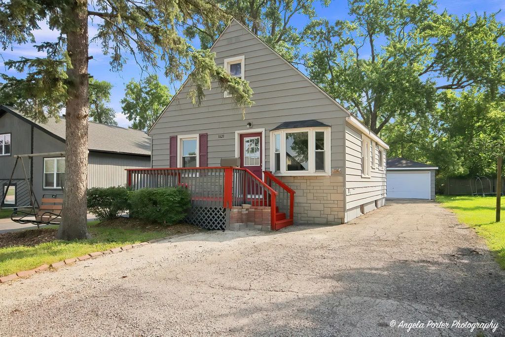 1621 Round Lake Drive, Round Lake Beach