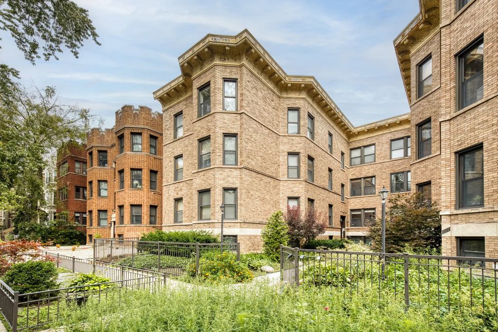 846 W Newport Avenue 2s, Chicago