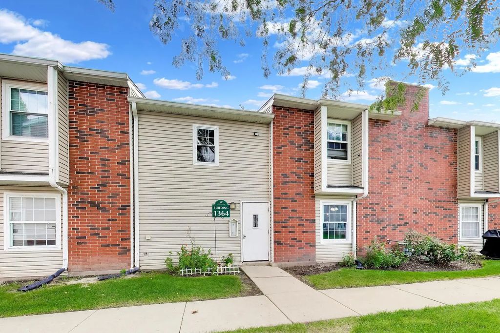 1364 E Wyndham Circle 103, Palatine
