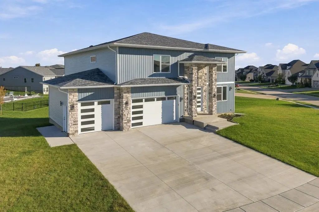 6589 Blackbird Lane, Bettendorf
