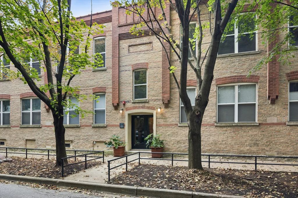 2021 W Willow Street 204, Chicago