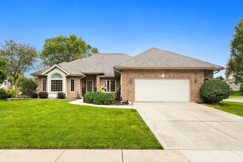 781 Arrowhead Drive, Yorkville