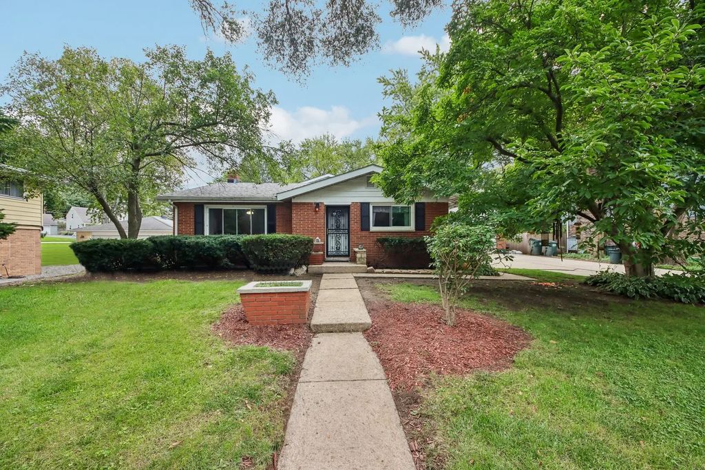 213 Edgemont Street, Mundelein