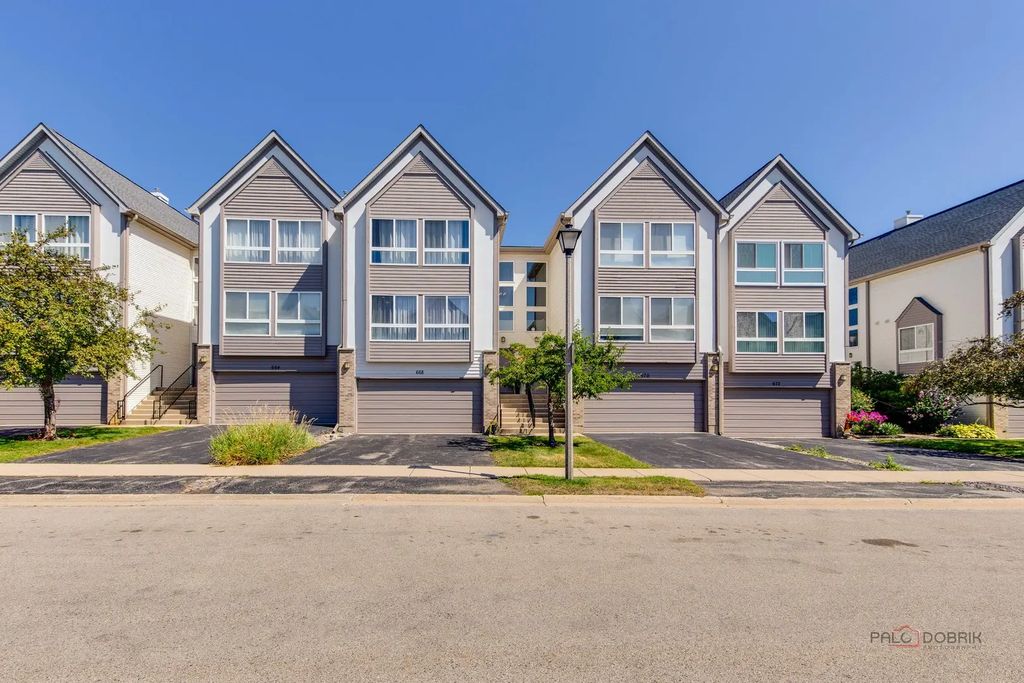 668 E Fountainview Drive, Mundelein