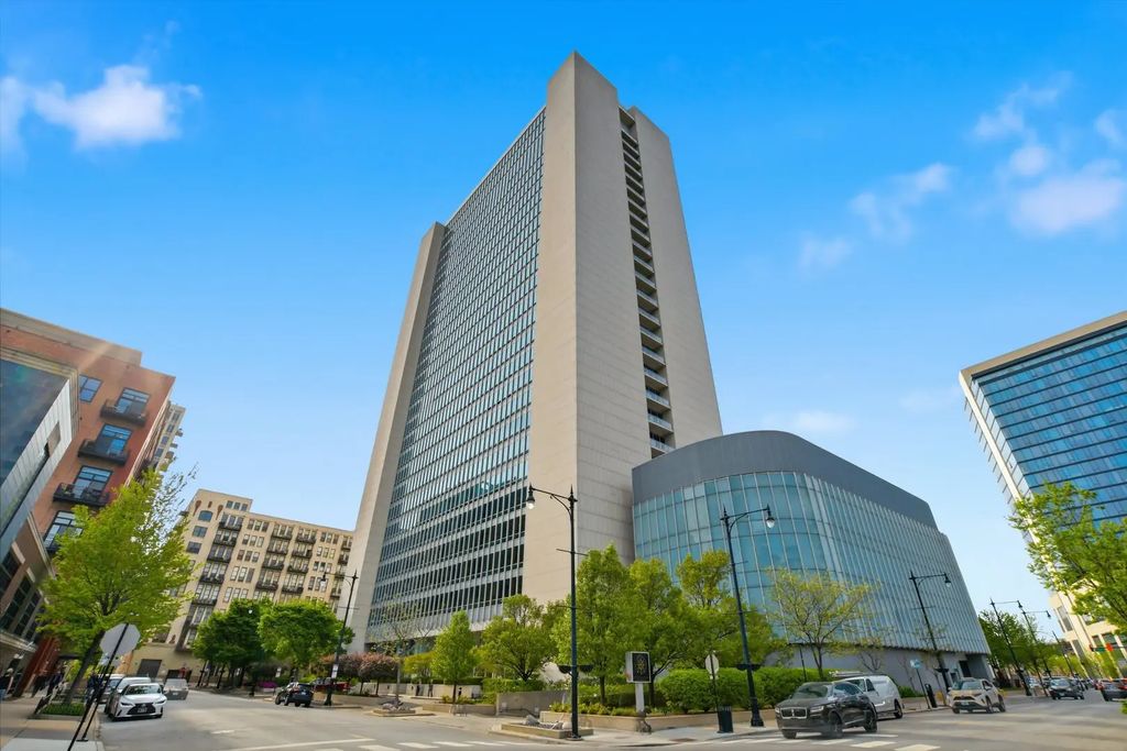 500 W Superior Street 1010, Chicago