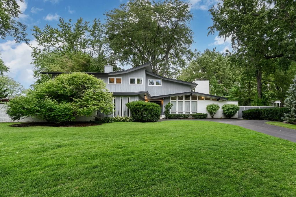 695 Ivy Lane, Glencoe
