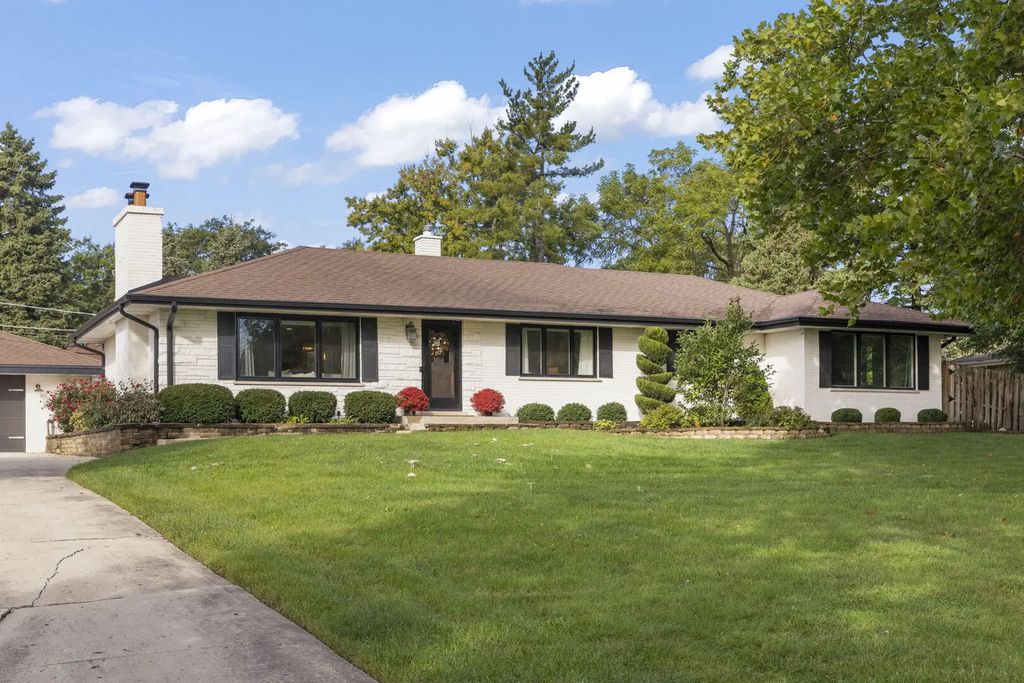 390 S Kenilworth Avenue, Glen Ellyn