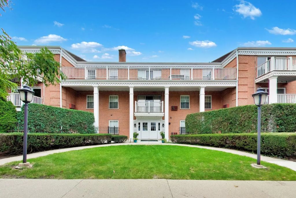 90 6th Avenue 310, La Grange