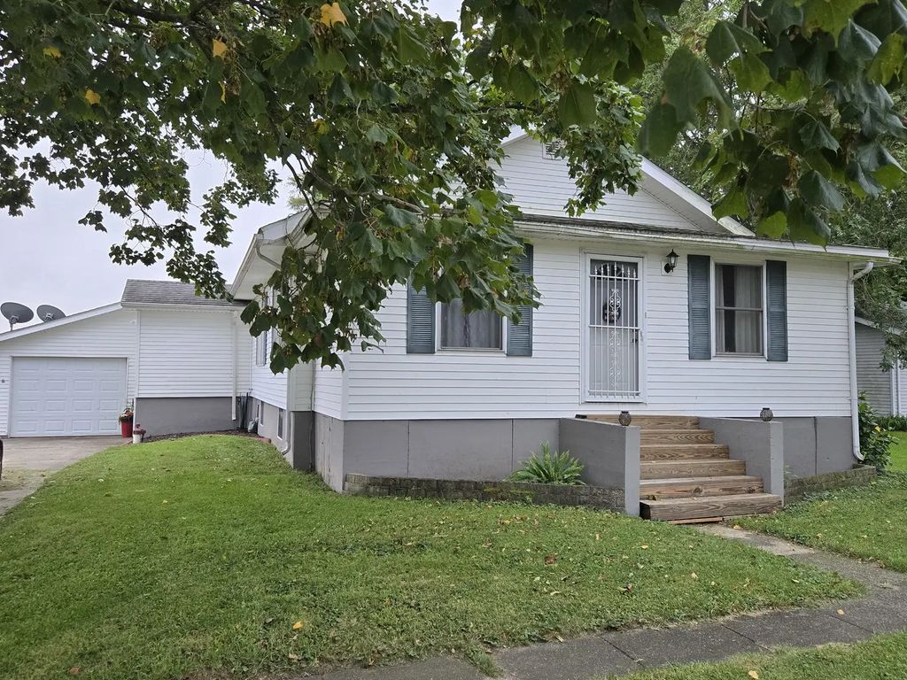 41583 E 100 North Road, Fisher