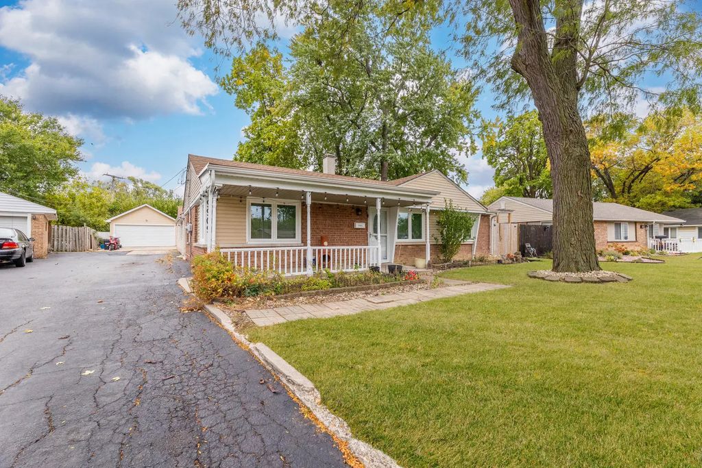 9909 Elm Circle Drive, Oak Lawn