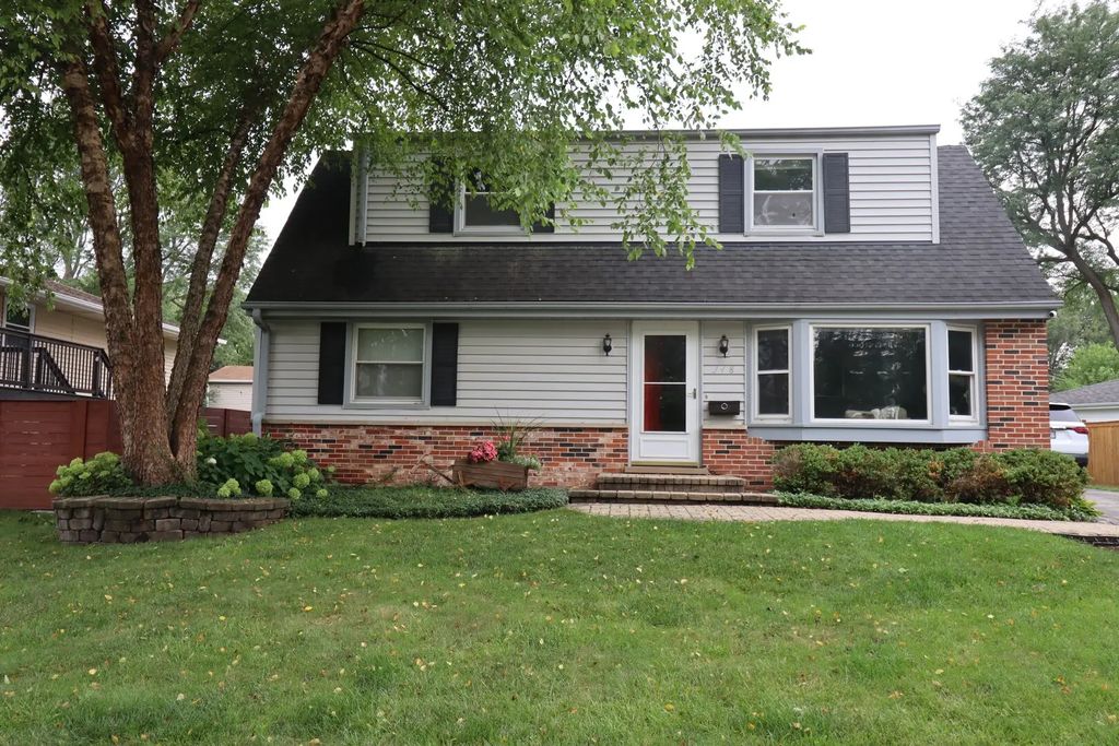 348 Cherrywood Road, Buffalo Grove