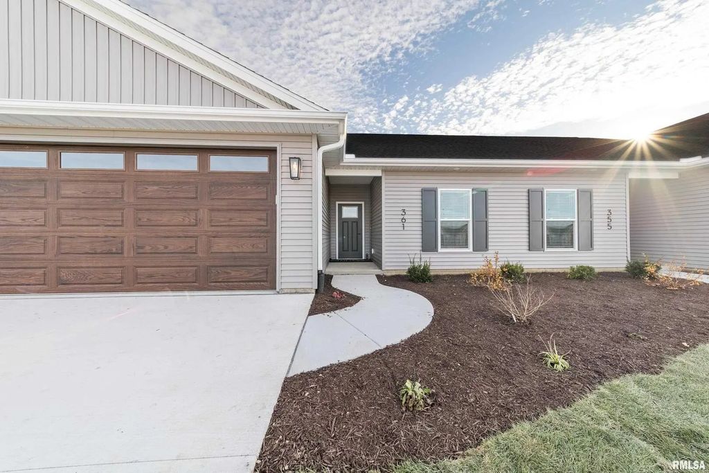 361 E Donahue Street, Eldridge