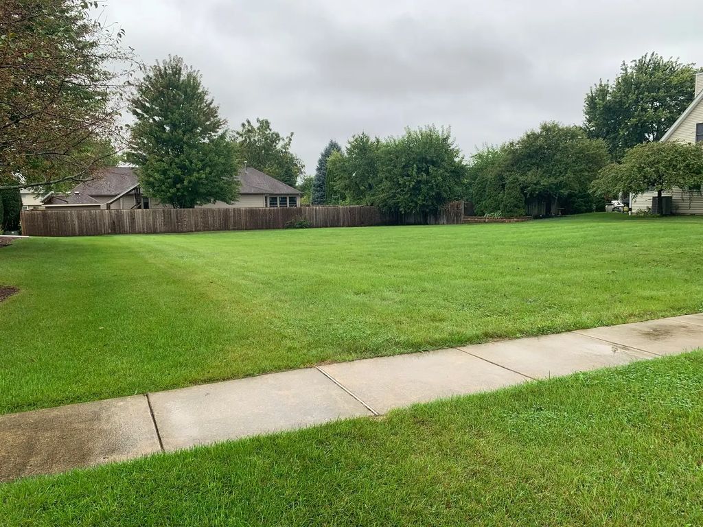 70 E Lynn Street, South Elgin
